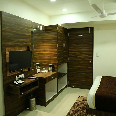 Hotel Gitanjali Inn By Bizzgrow Hotels Ahmedabad Exterior photo